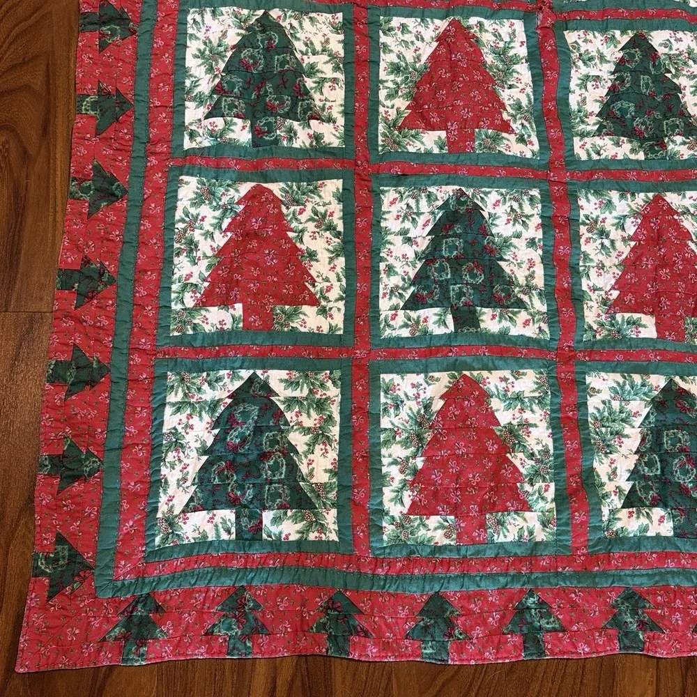 VTG Handmade Christmas Tree Quilt 45x54 Patchwork Holiday Lap Throw Cabin Decor